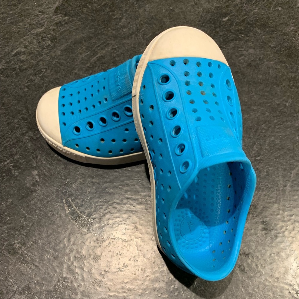 Size 6 Blue Natives